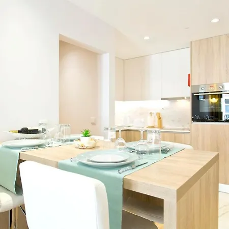 Apartamento With One Bedroom In Porto, With Wifi - 7 Km From The Beach